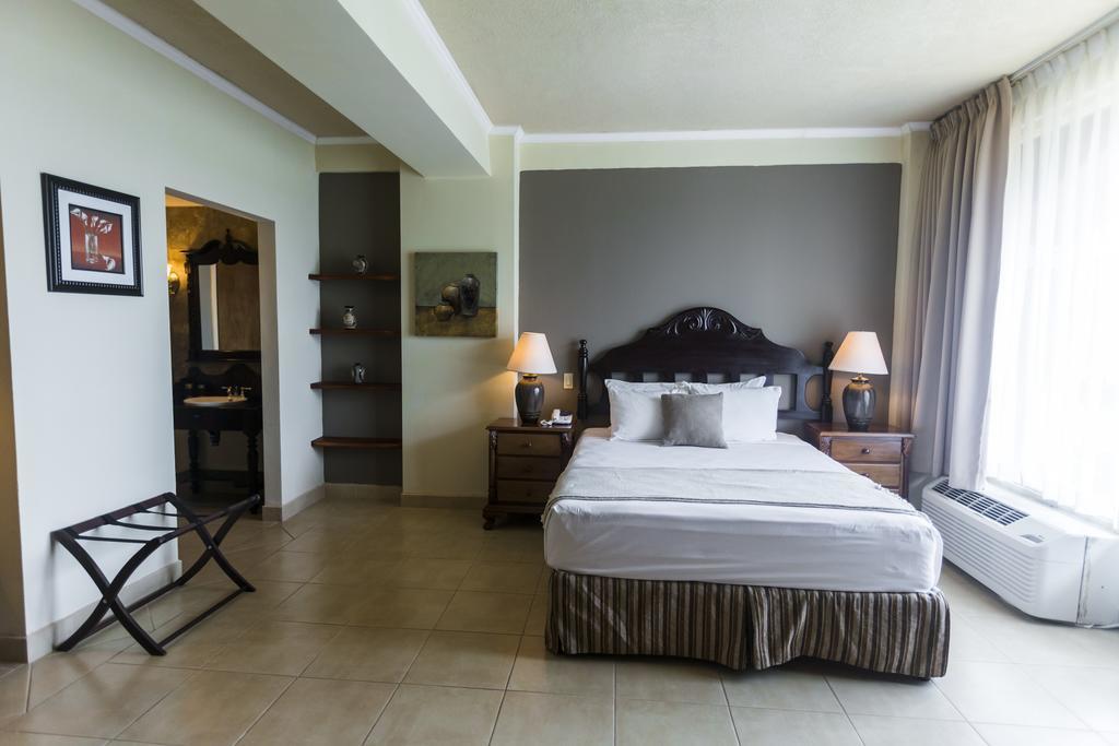Altos De Fontana Hotel Managua Room photo