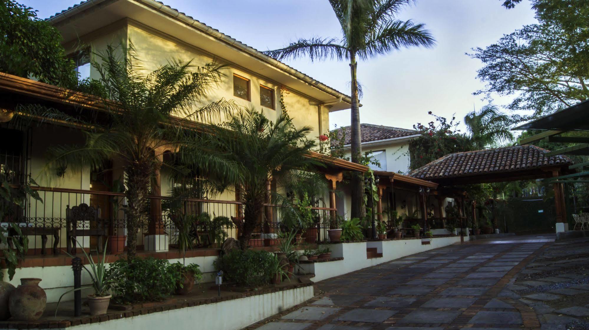 Altos De Fontana Hotel Managua Exterior photo